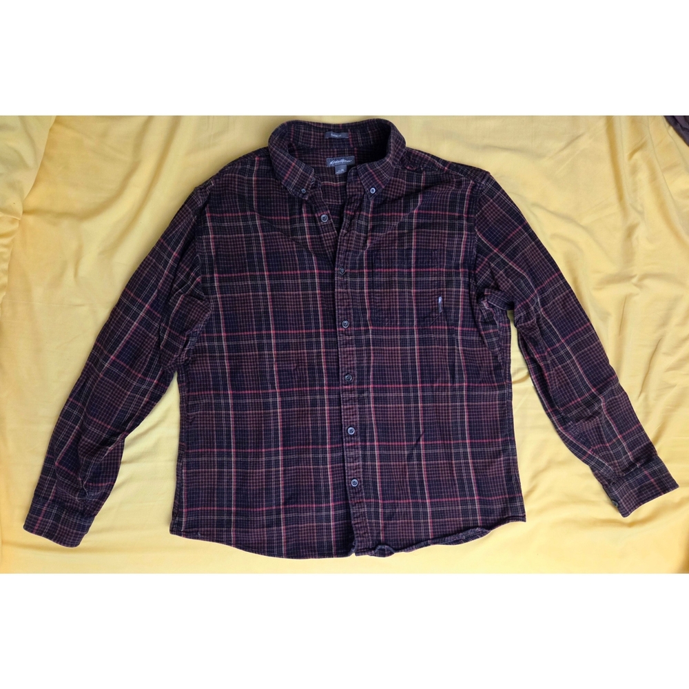 Eddie Bauer Classic Fit Collared Button Down Shirt